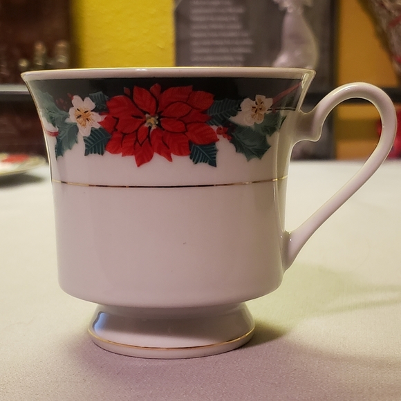 COPY - Vtg Cup/Saucer Deck The Halls (Verge) By Tienshan - Picture 7 of 12